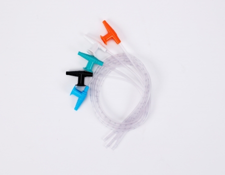 Suction catheter for use in the respiratory tract